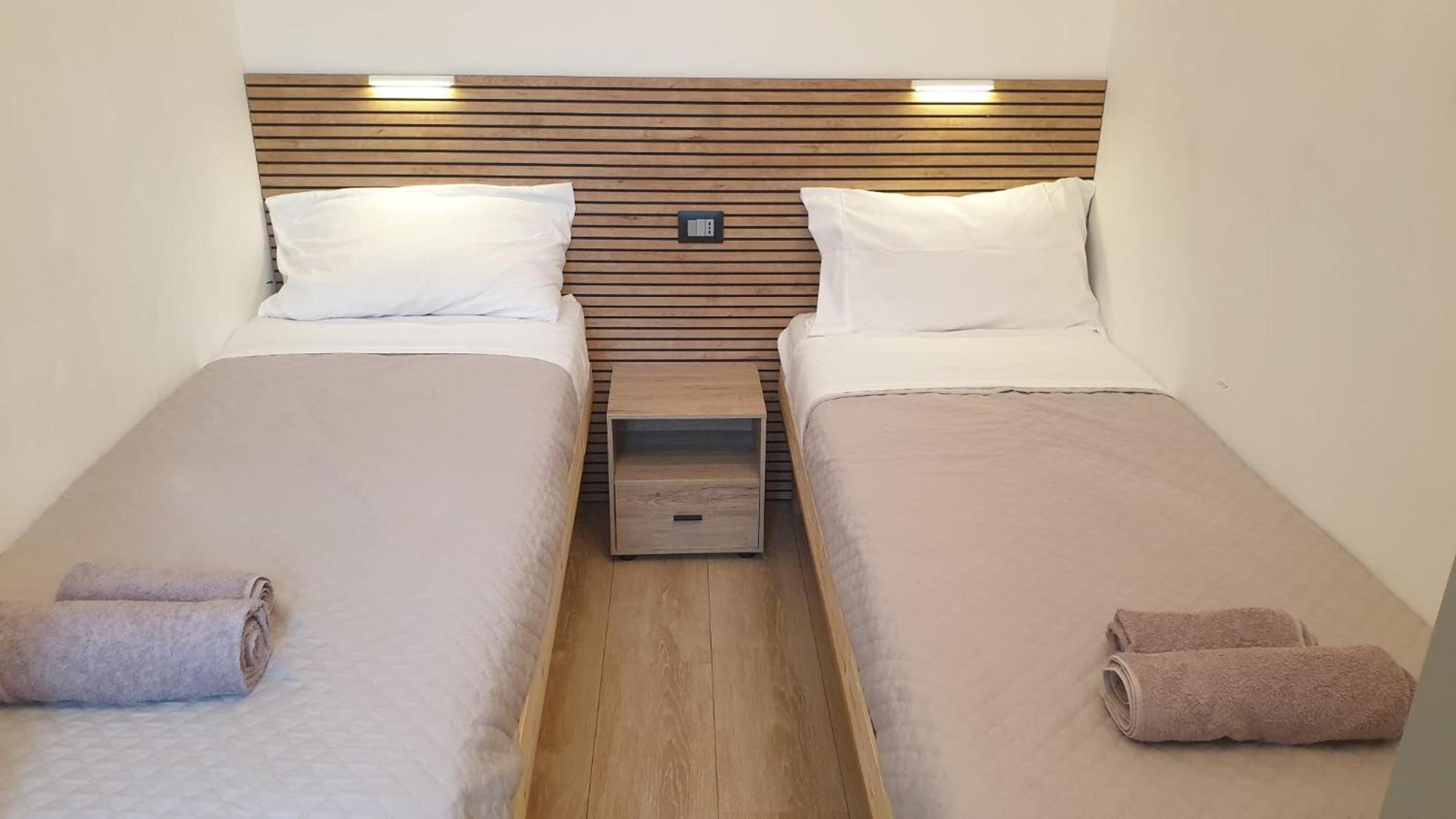 Your Lovely Home, Porta Venezia-1 Queen Bed, 3 Single Beds, 1 Sofa Bed- Milan Exterior photo